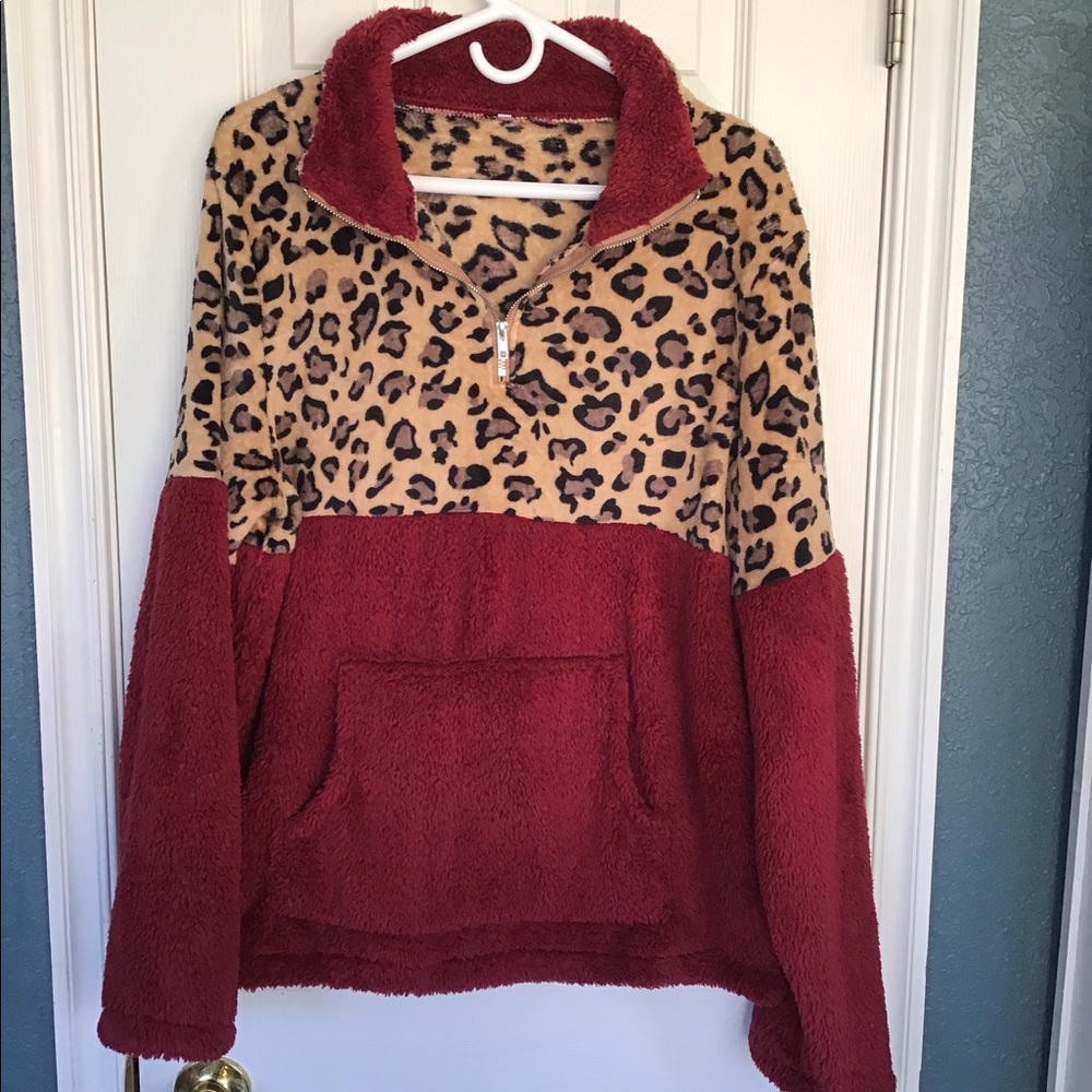 Women’s Leopard and Burgundy Pullover 2XL (L)